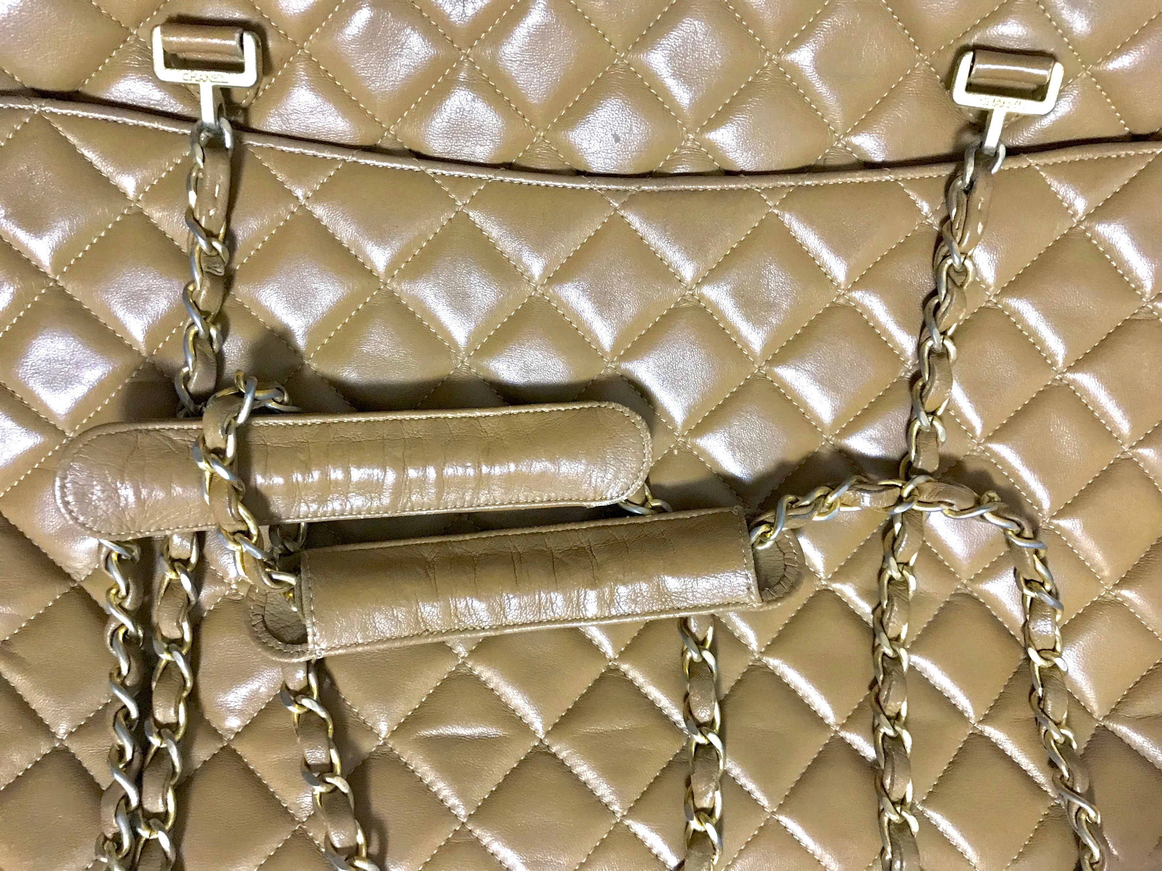 80's Vintage CHANEL brown lambskin large classic bag with double golden chain strap and a CC pull charm.
