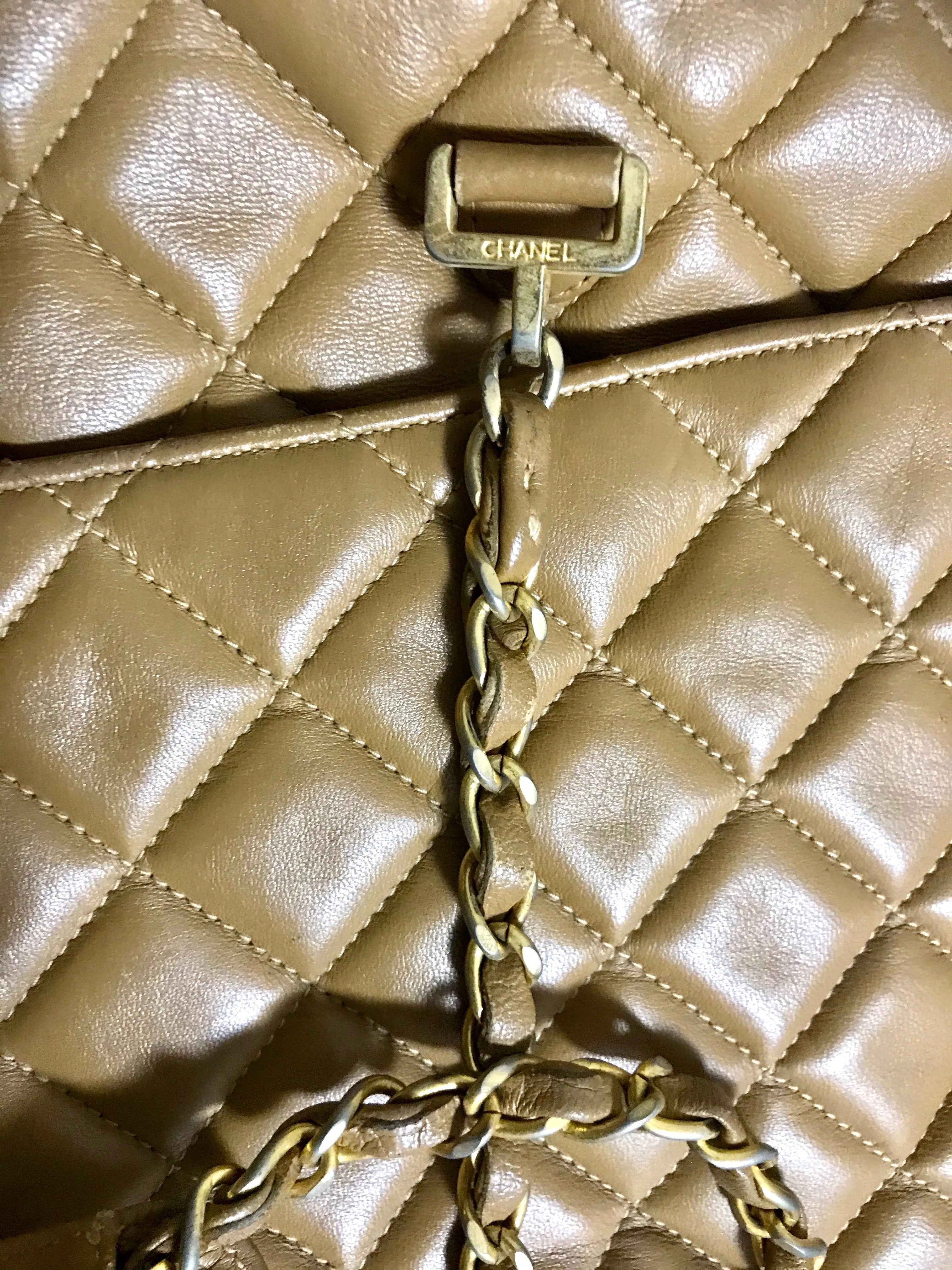 80's Vintage CHANEL brown lambskin large classic bag with double golden chain strap and a CC pull charm.