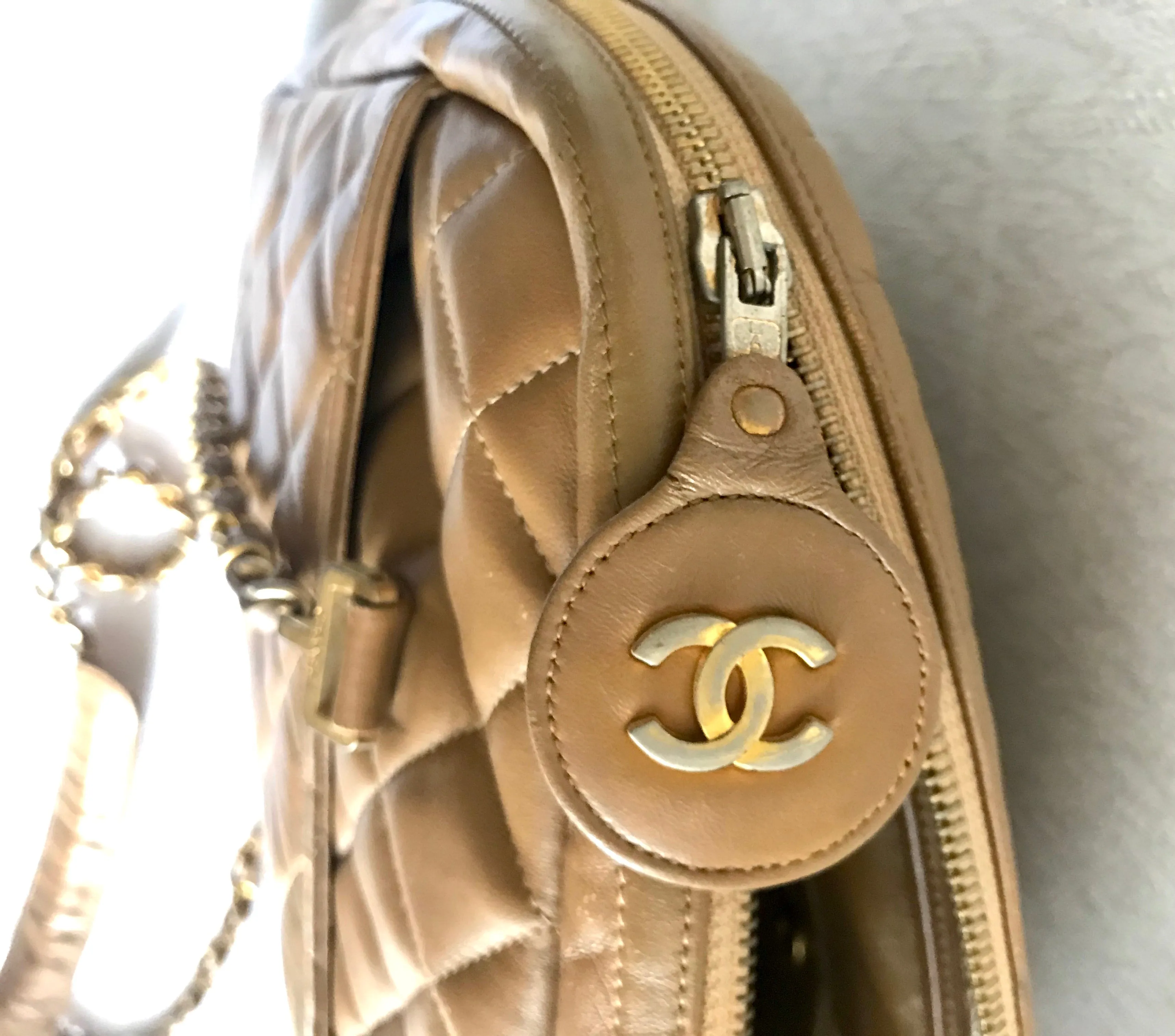 80's Vintage CHANEL brown lambskin large classic bag with double golden chain strap and a CC pull charm.
