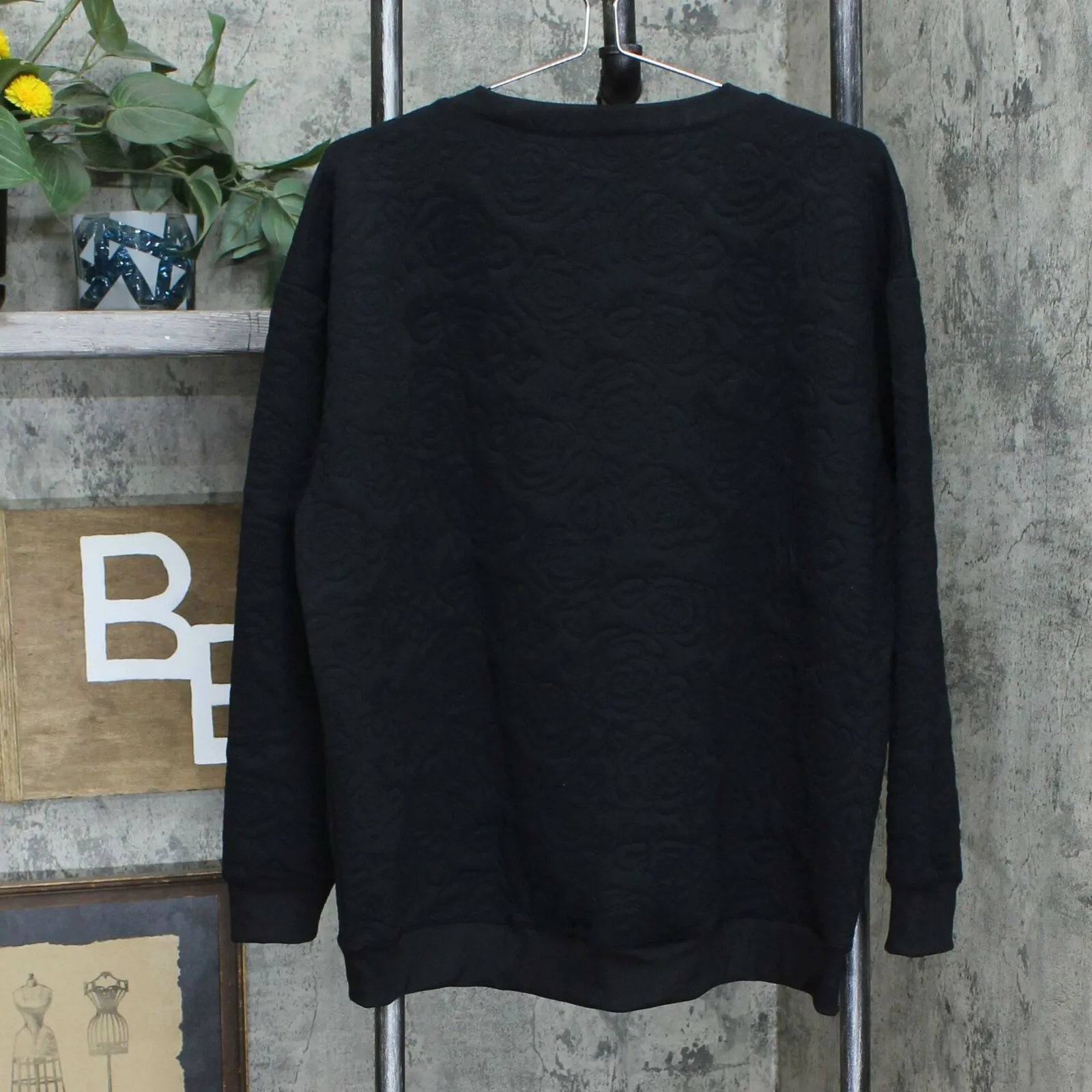 Curations Women's Quilted Sweatshirt With Floral Applique Black Large