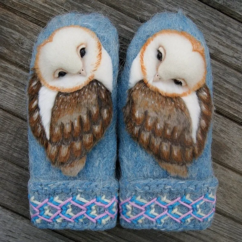 Hand-knitted Nordic mittens in wool with owls