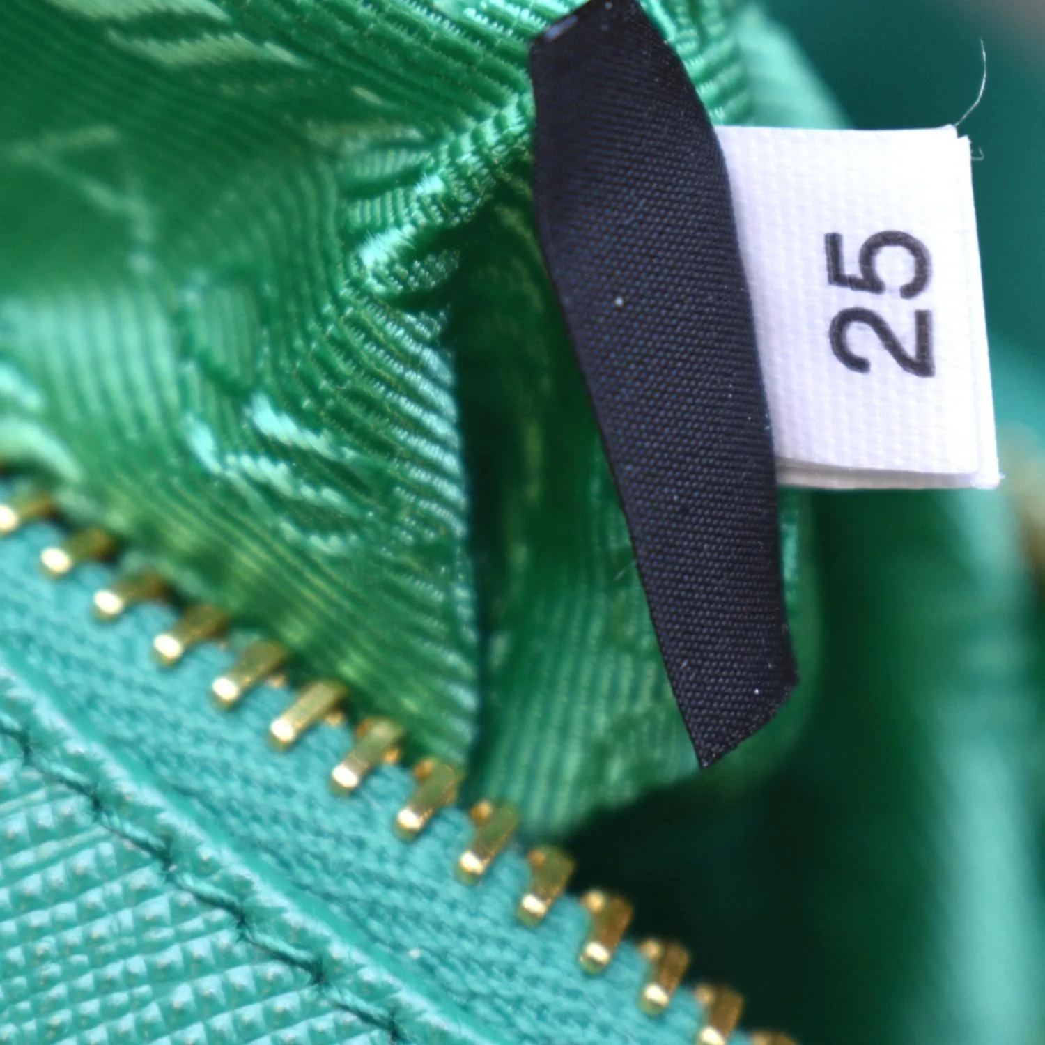 PRADA Re-Edition 2005 Saffiano Leather Shoulder Bag Green