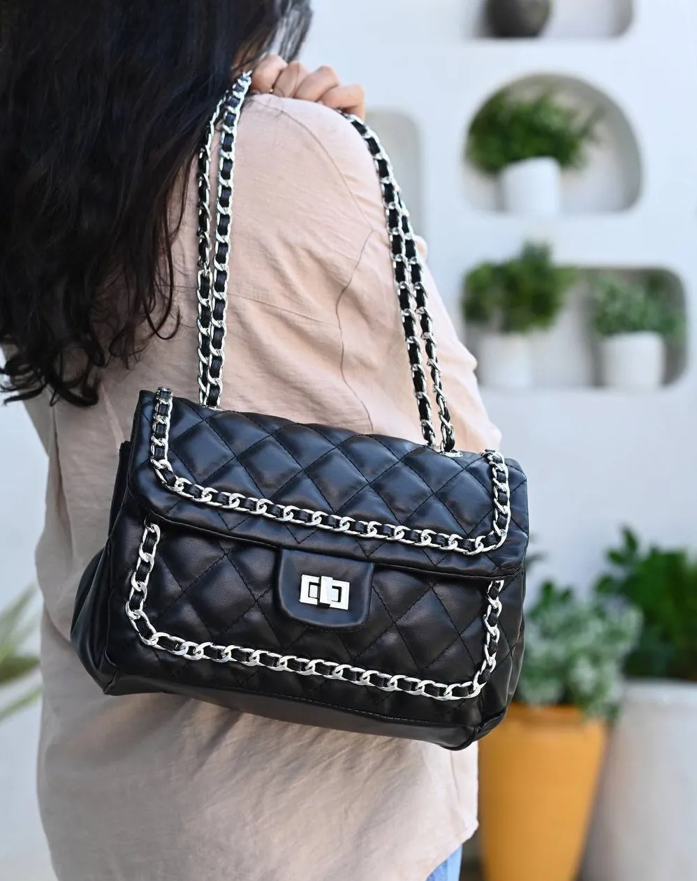 Quiled Touch Shoulder Bag - Black