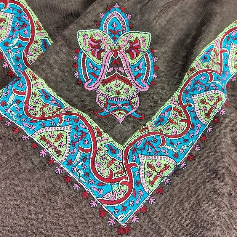 Traditional Omani masar shawl in kashmir wool and silk embroidery